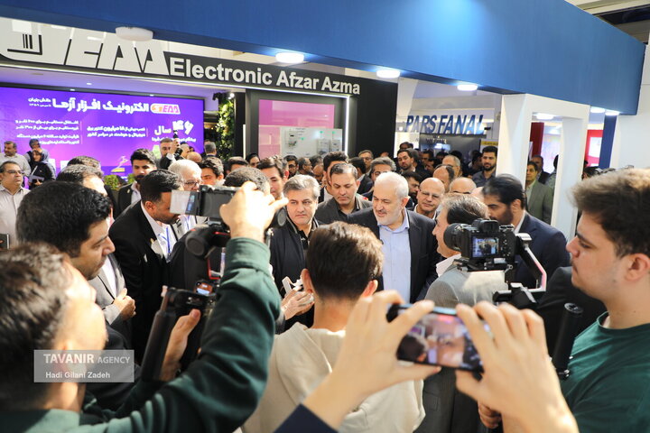 بازدید مسوولان از نمایشگاه بیست‌ونهمین کنفرانس بین‌المللی شبکه‌های توزیع نیروی برق