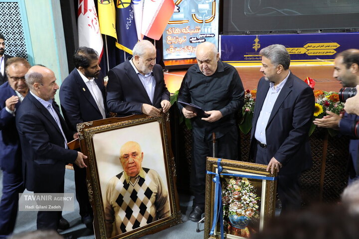 تجلیل و تکریم دکتر مهرداد عابدی چهره ماندگار صنعت برق در بیست‌ونهمین کنفرانس بین‌المللی شبکه‌های توزیع نیروی برق- تهران