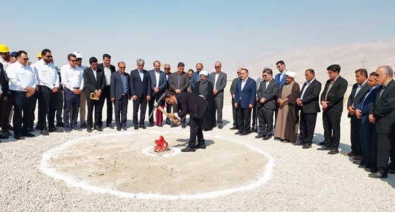 آغاز عملیات اجرایی یک نیروگاه خورشیدی ۱۰ مگاواتی در فارس آغاز عملیات اجرایی یک نیروگاه خورشیدی ۱۰ مگاواتی در فارس