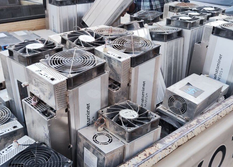 ۲۲۳ دستگاه ماینر غیرمجاز در زاهدان کشف و ضبط شد