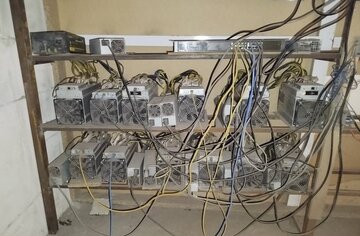 کشف و جمع‌آوری ۷۶ دستگاه استخراج غیرمجاز رمزارز در آذربایجان شرقی