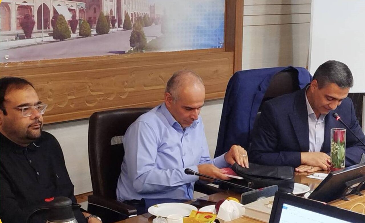 نشست بررسی دستورالعمل‌های خرید تجهیزات و الزامات فنی زمین پست‌ها برگزار شد