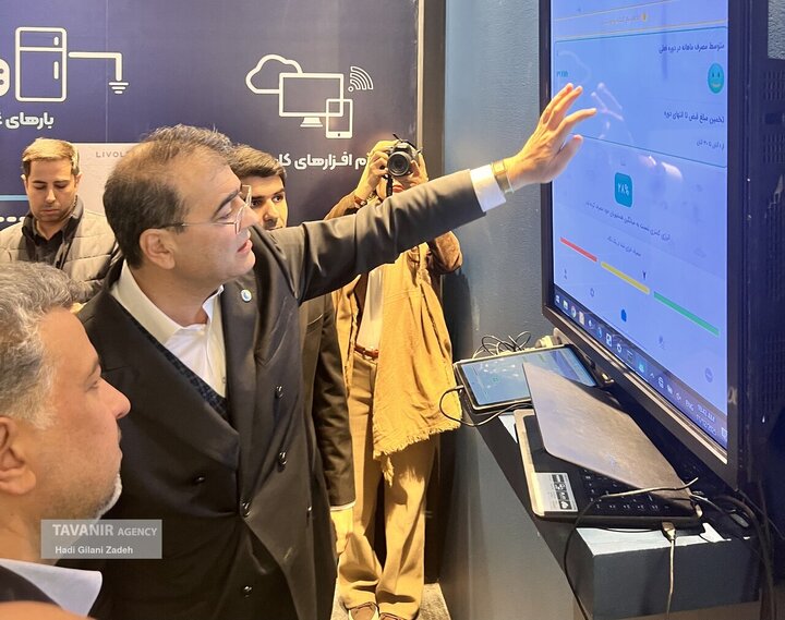 بازدید مدیرعامل توانیر از غرفه های مختلف نمایشگاه بین المللی صنعت برق ایران