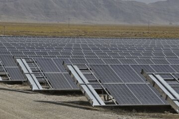 حضور سرمایه‌گذاران خارجی جهت احداث نیروگاه خورشیدی در گناباد