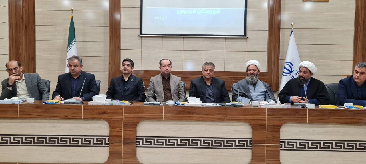 برگزاری نشست راهبردی توسعه برق در شهرستان فردوس