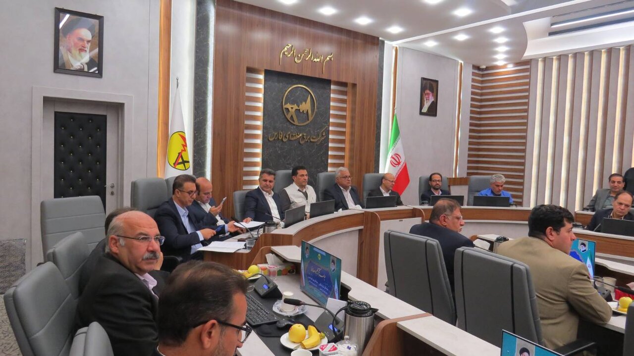 آیین تکریم و معارفه مدیران عامل شرکت‌های برق منطقه‌ای فارس و توزیع نیروی برق شیراز 