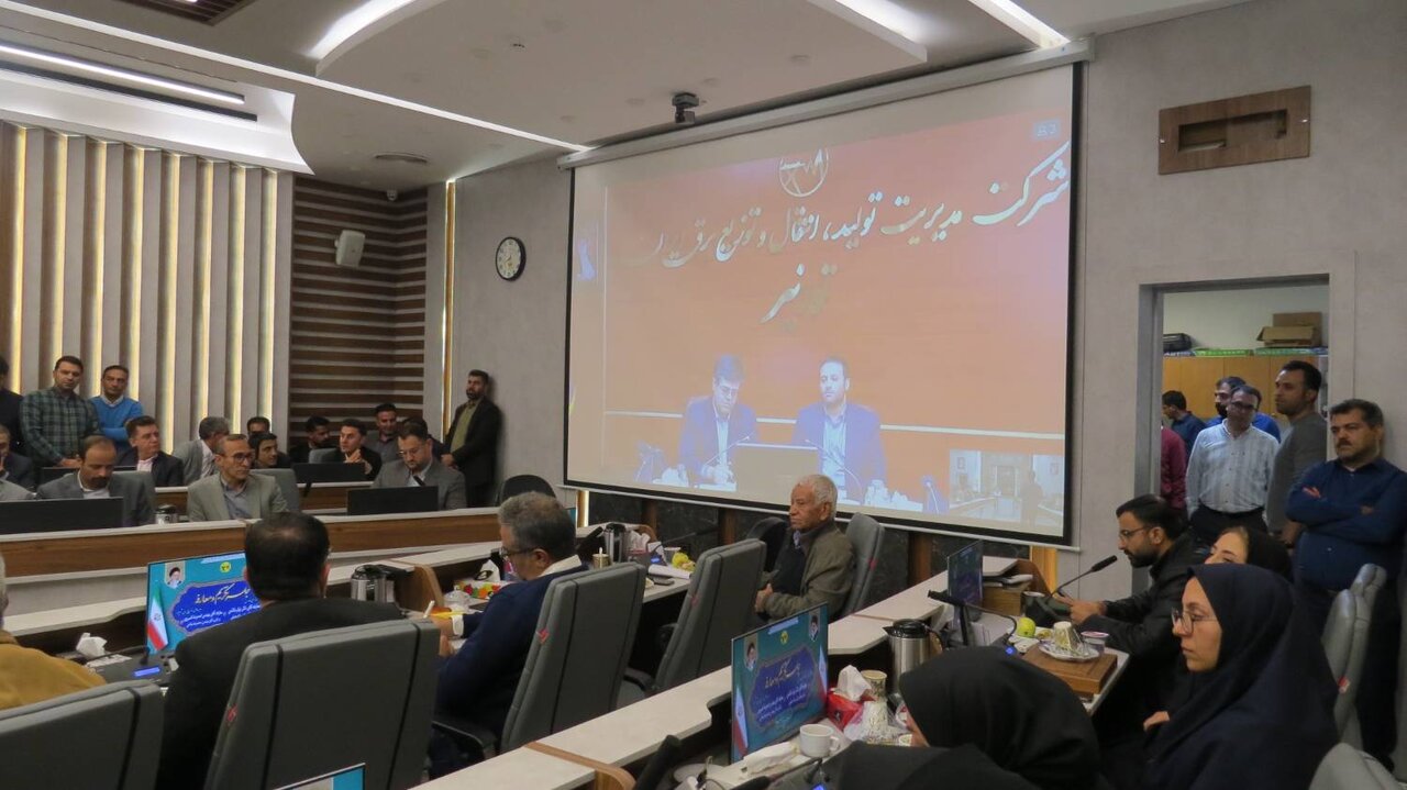 تأکید بر تخصص‌محوری و مدیریت مصرف در آیین تکریم و معارفه مدیران صنعت برق فارس