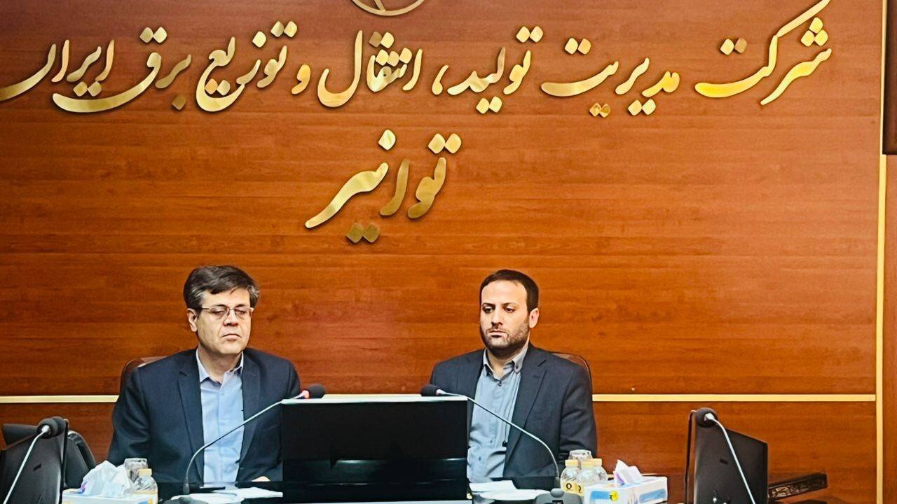 آیین تکریم و معارفه مدیران عامل شرکت‌های برق منطقه‌ای فارس و توزیع نیروی برق شیراز