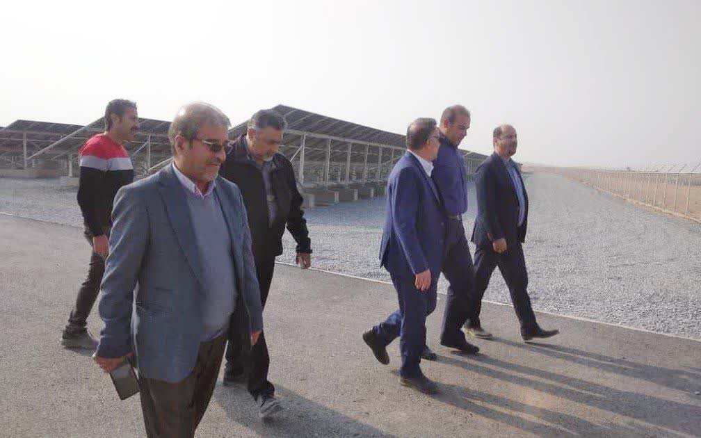 بازدید از روند احداث نیروگاه خورشیدی در استان قم
