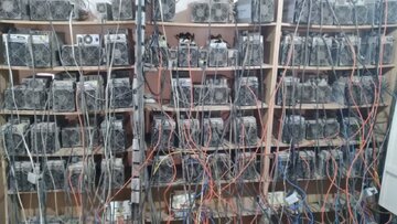 کشف و ضبط ۶۲ دستگاه ماینر غیرمجاز در کاشان