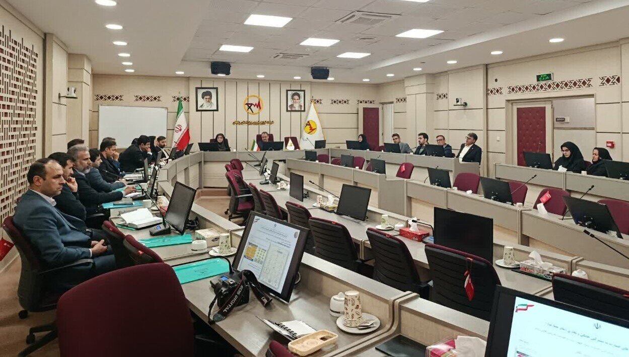 نشست ارزیابی جامع حوزه معاونت فروش و خدمات مشترکین توزیع برق زنجان