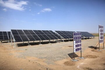 تفاهم‌نامه سه‌جانبه برای احداث ۷۰۰ نیروگاه خورشیدی در خراسان رضوی امضا شد