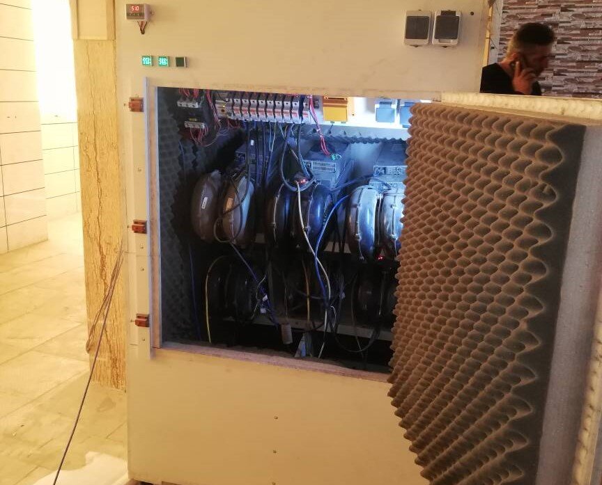 کشف و جمع‌آوری ۲۰ دستگاه ماینر غیرمجاز در اصفهان