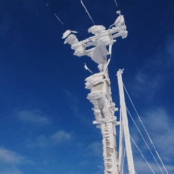 ۱۸ ساعت تلاش بی‌وقفه برای برقراری مجدد برق ۱۰ روستا در بجنورد