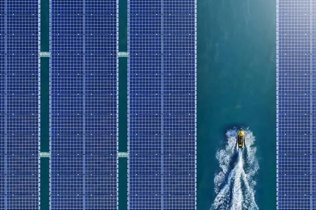 عربستان، نخستین نیروگاه خورشیدی شناور را راه‌اندازی می‌کند