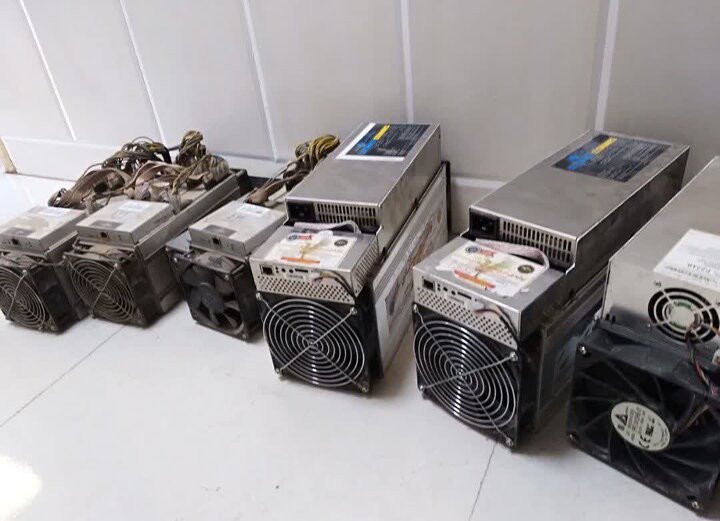 کشف و جمع‌آوری ۱۲ دستگاه استخراج غیرمجاز رمزارز در قم