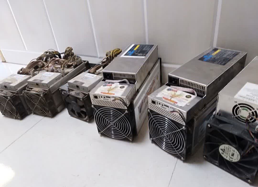 کشف و جمع‌آوری ۱۲ دستگاه استخراج غیرمجاز رمزارز در قم