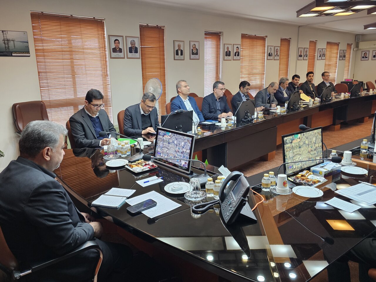 جلسه تشریح وضعیت تأمین سوخت زمستانی نیروگاه‌ها