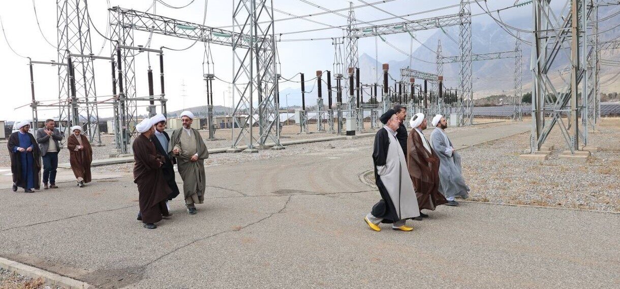 بازدید روحانیون کرمانشاه از تاسیسات تولید و انتقال برق