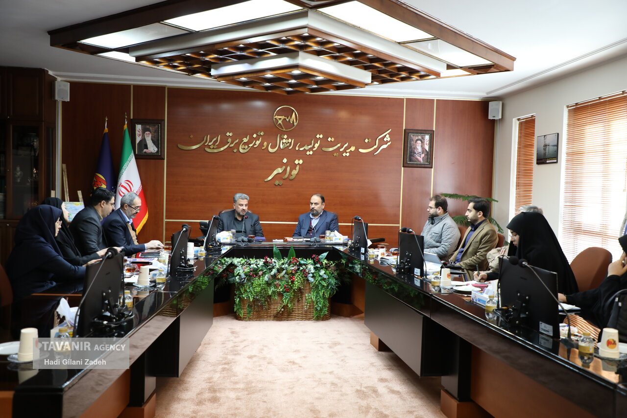 نشست هم‌اندیشی معاون وزیر  آموزش  و پرورش با مدیرعامل شرکت توانیر به منظور بررسی اجرای طرح ملی سبا در مدارس