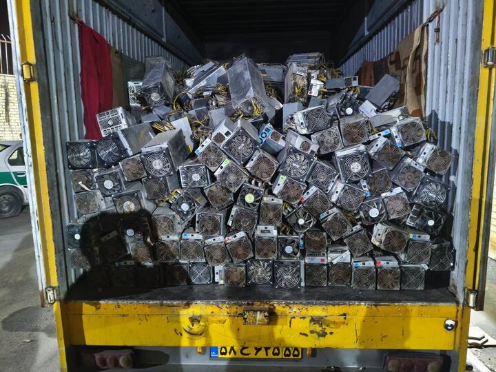 کشف ۵۶۶ دستگاه استخراج رمزدارایی و ۱۰۷۷ عدد بُرد کامپیوتری در شهرستان کهریزک