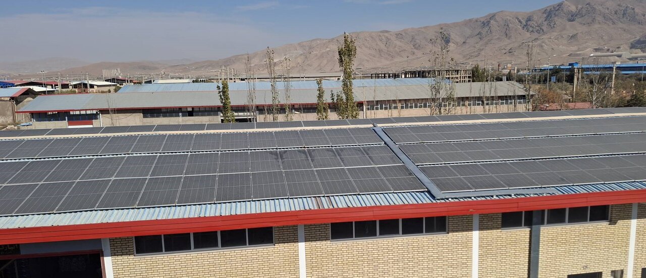 راه‌اندازی نخستین نیروگاه خورشیدی پشت‌بامی صنعتی در صوفیان آذربایجان شرقی