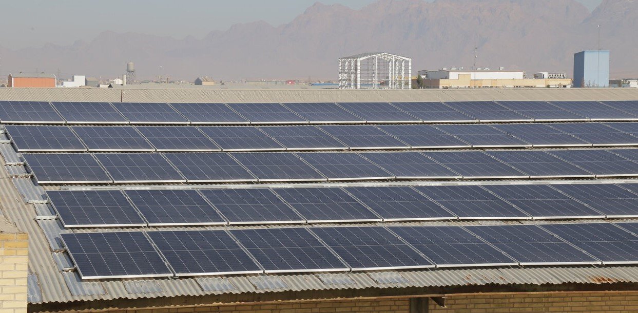 بهره‌مندی ۲ هزار خانوار استان یزد از نیروگاه‌ خورشیدی پشت‌بامی