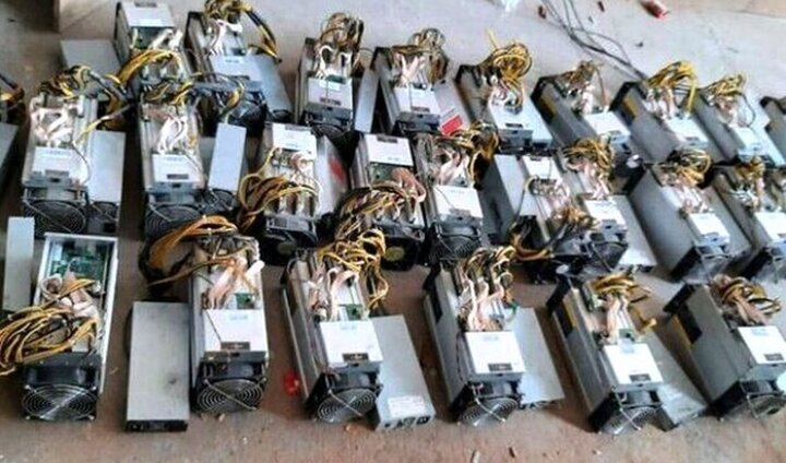 کشف و ضبط ۶۷ دستگاه ماینر غیرمجاز از منازل مسکونی شوشتر و خرمشهر