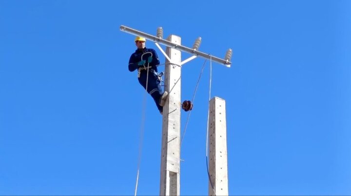 اجرای مرحله دوم مانور خدمت متعالی در فیدر امروان دامغان