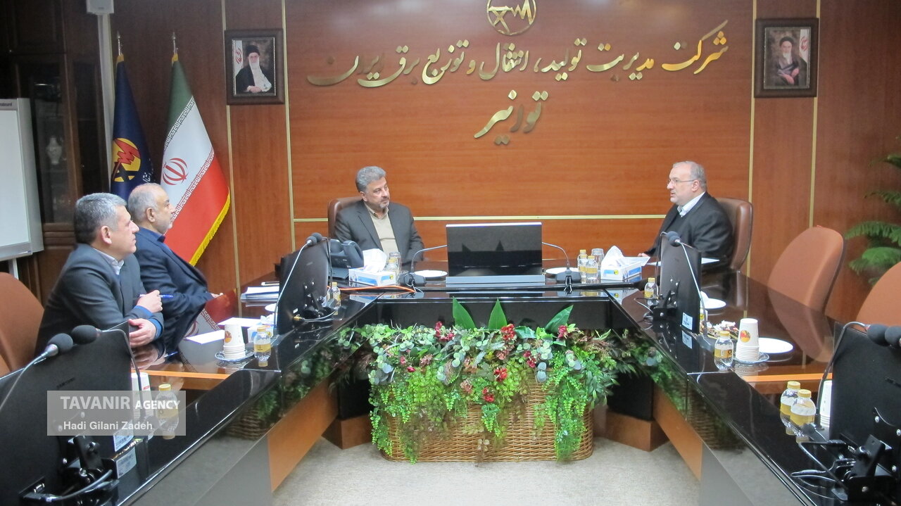 نشست سیدفرید موسوی نماینده مراغه و عجب شیر با مدیرعامل توانیر