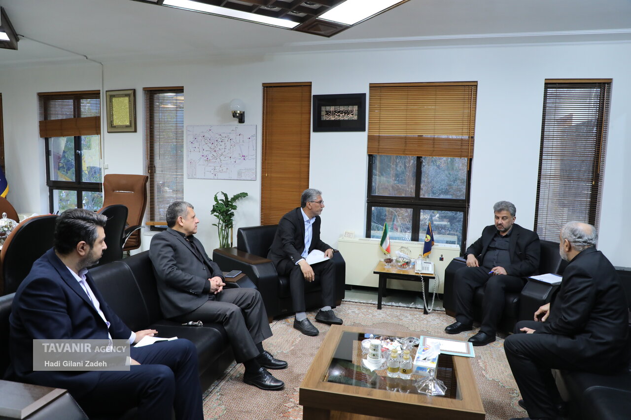 نشست رمضانعلی سنگدوینی نماینده بوشهر، گرگان و آق قلا با مدیرعامل توانیر