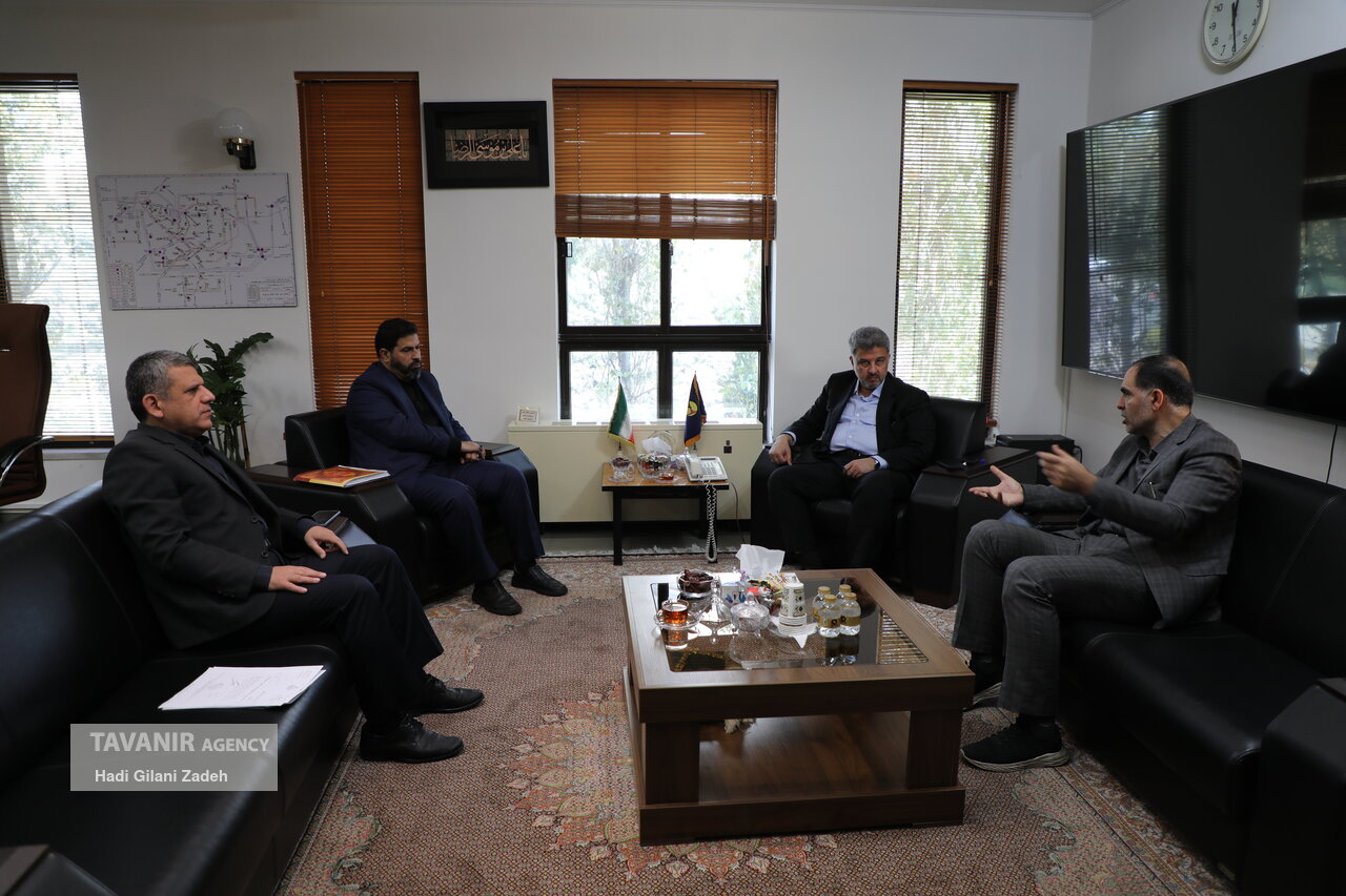 نشست محمد کعب عمیر نماینده شوش و کرخه با مدیرعامل توانیر