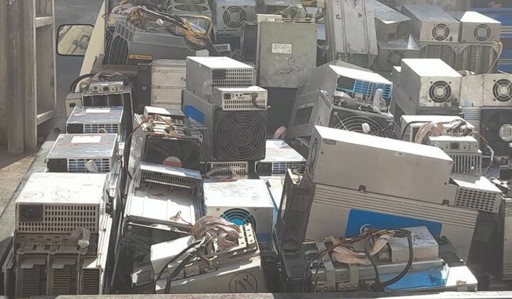 کشف ۱۲۱ مزرعه استخراج غیرقانونی رمزارز با ۲۳۵۱ دستگاه ماینر غیرمجاز