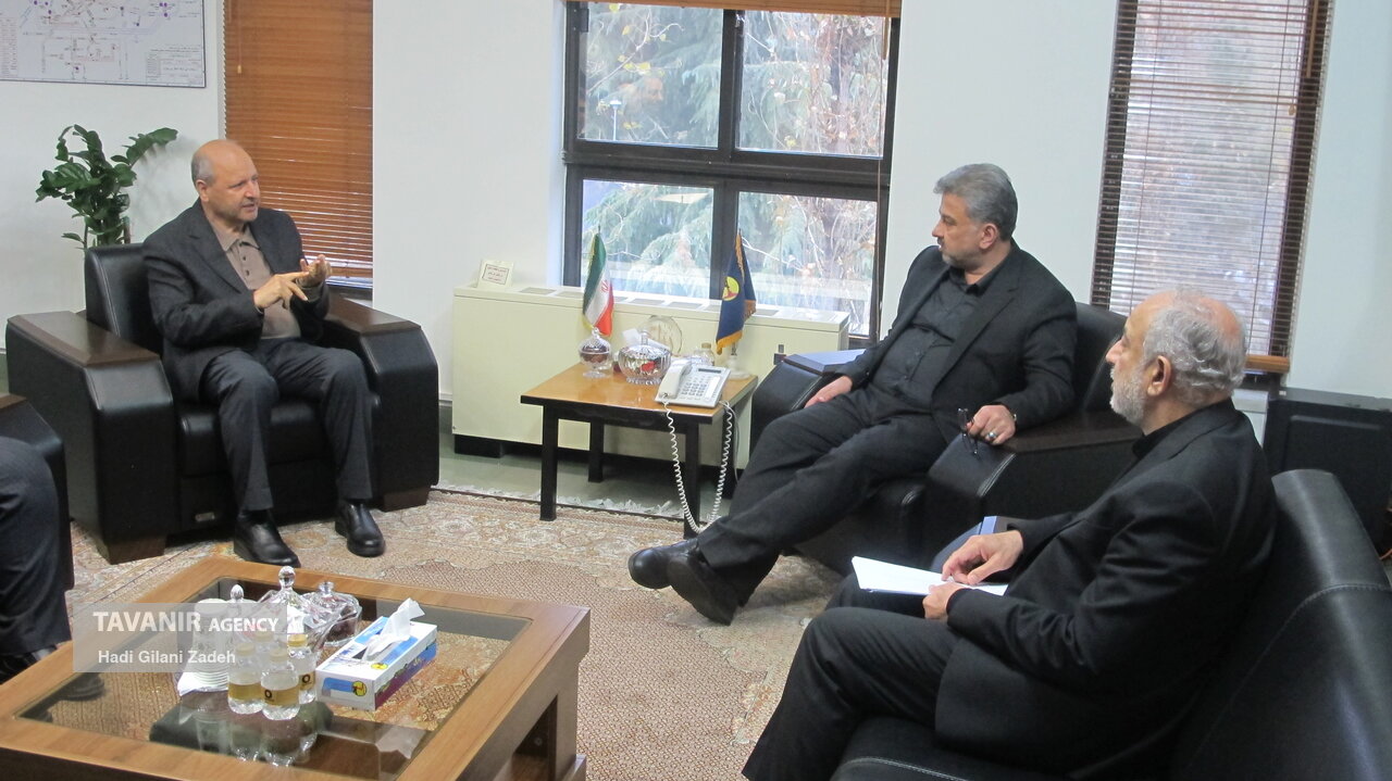 نشست احمد بخشایش نماینده اردستان با مدیرعامل توانیر