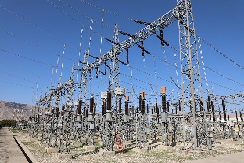 کلیدخانه ۱۳۲ کیلوولت چم‌ریحان در ایذه خوزستان برقدار شد