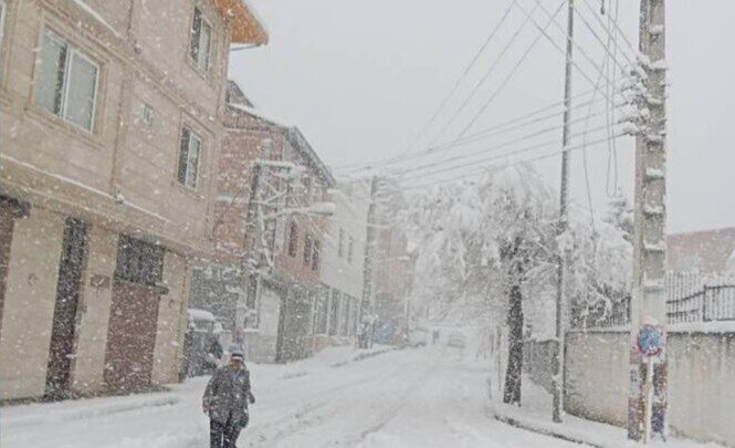 پایداری شبکه‌های برق مازندران با وجود بارش برف