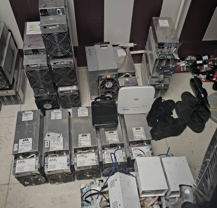 کشف ۵۶ دستگاه ماینر غیرمجاز در مراغه/معادل مصرف برق سیستم گرمایشی ۸۴۰ خانه در سرمای شدید زمستان