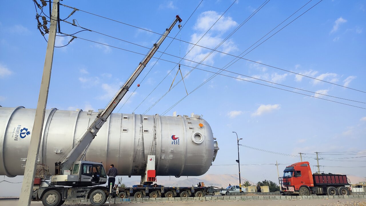 نبرد اراده‌ها زیر آسمان داراب و زرین‌دشت:
لحظاتی که صنعت برق فارس برای عبور محموله ترافیکی نفس در سینه حبس کرد