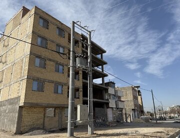 اجرای طرح رفع ضعف ولتاژ در شهرستان مبارکه