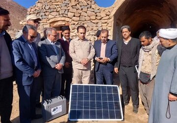 توزیع ۳۱ دستگاه سامانه خورشیدی قابل حمل بین عشایر شهرستان طبس
