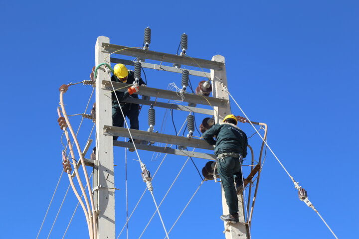 بهره‌برداری ۱۴۶ طرح برق‌رسانی با اعتباری بالغ بر ۷۰۰ میلیارد تومان در یزد