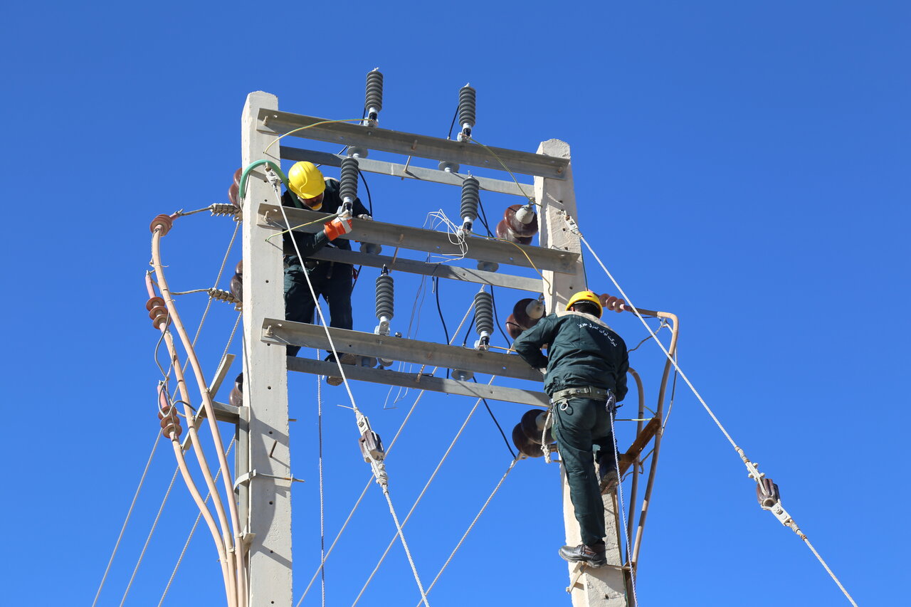بهره‌برداری ۱۴۶ طرح برق‌رسانی با اعتباری بالغ بر ۷۰۰ میلیارد تومان در یزد