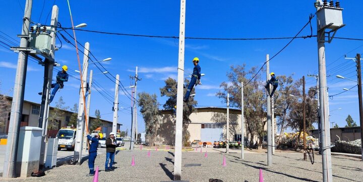 انجام صلاحیت حرفه‌ای ۲۰۰ نفر از نیروهای سیمبان توزیع برق سیستان و بلوچستان