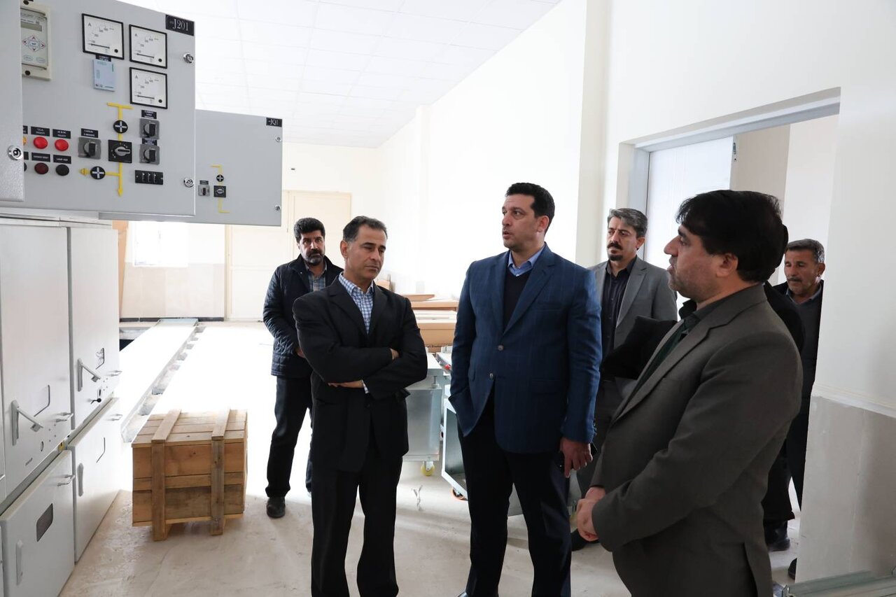بازدید مدیرکل برنامه‌ریزی و توسعه شبکه انتقال توانیر از طرحهای در دست اجرای برق منطقه‌ای غرب