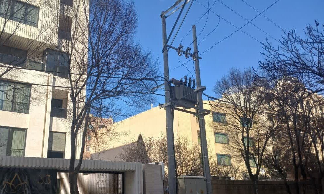 نصب پست هوایی ۲۰۰ کیلوولت آمپری در شهرستان شاهین شهر