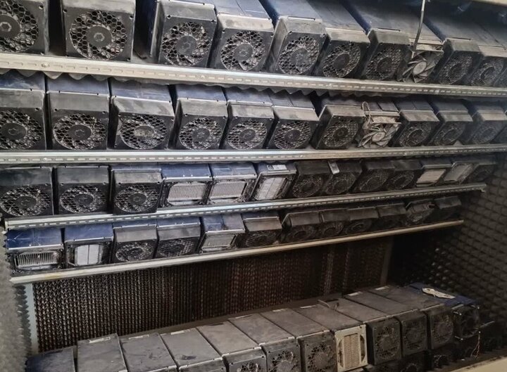 کشف و جمع‌آوری ۲۲۵ دستگاه ماینر غیرمجاز در سلفچگان قم