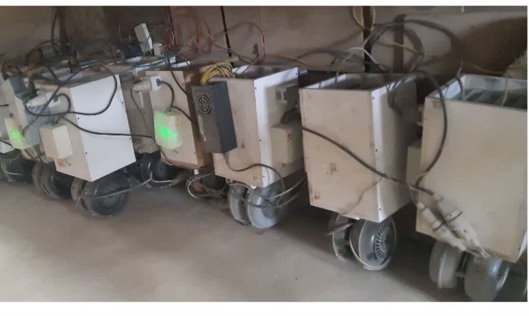 جمع‌آوری ۲۲ دستگاه ماینر غیرمجاز در ساوه با مصرف برق ۱۰۰ خانه