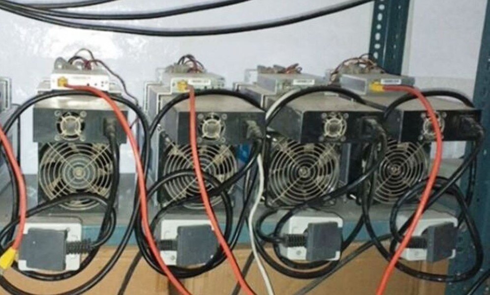 جمع‌آوری ۷ دستگاه ماینر غیرمجاز در خنداب و نوبران استان مرکزی