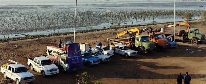 تعویض ۳۰۰  مقره و بهسازی ۱۵ اصله پایه در بندرعباس