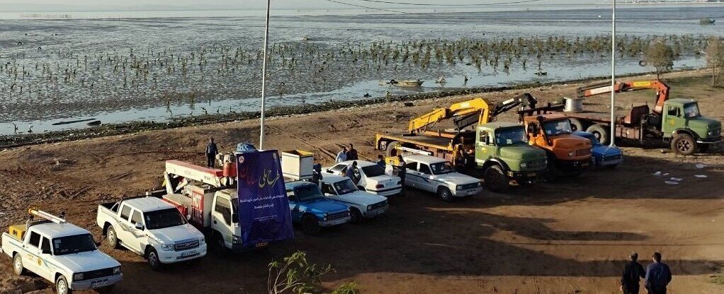 تعویض ۳۰۰  مقره و بهسازی ۱۵ اصله پایه در بندرعباس